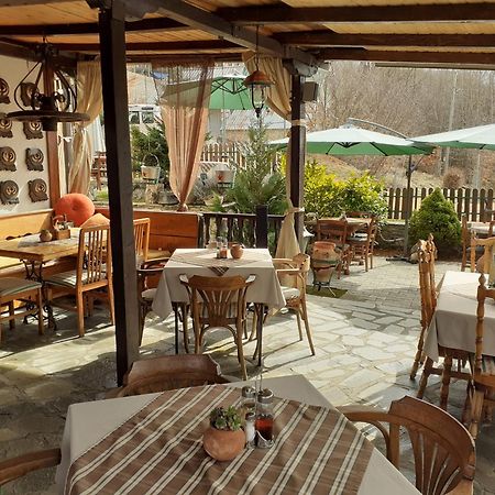Restaurant And Apartments - T'Ga Za Jug Lazaropole Kültér fotó