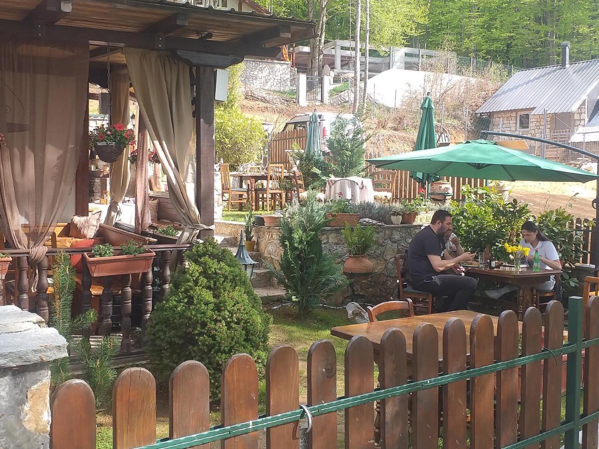 Restaurant And Apartments - T'Ga Za Jug Lazaropole Kültér fotó