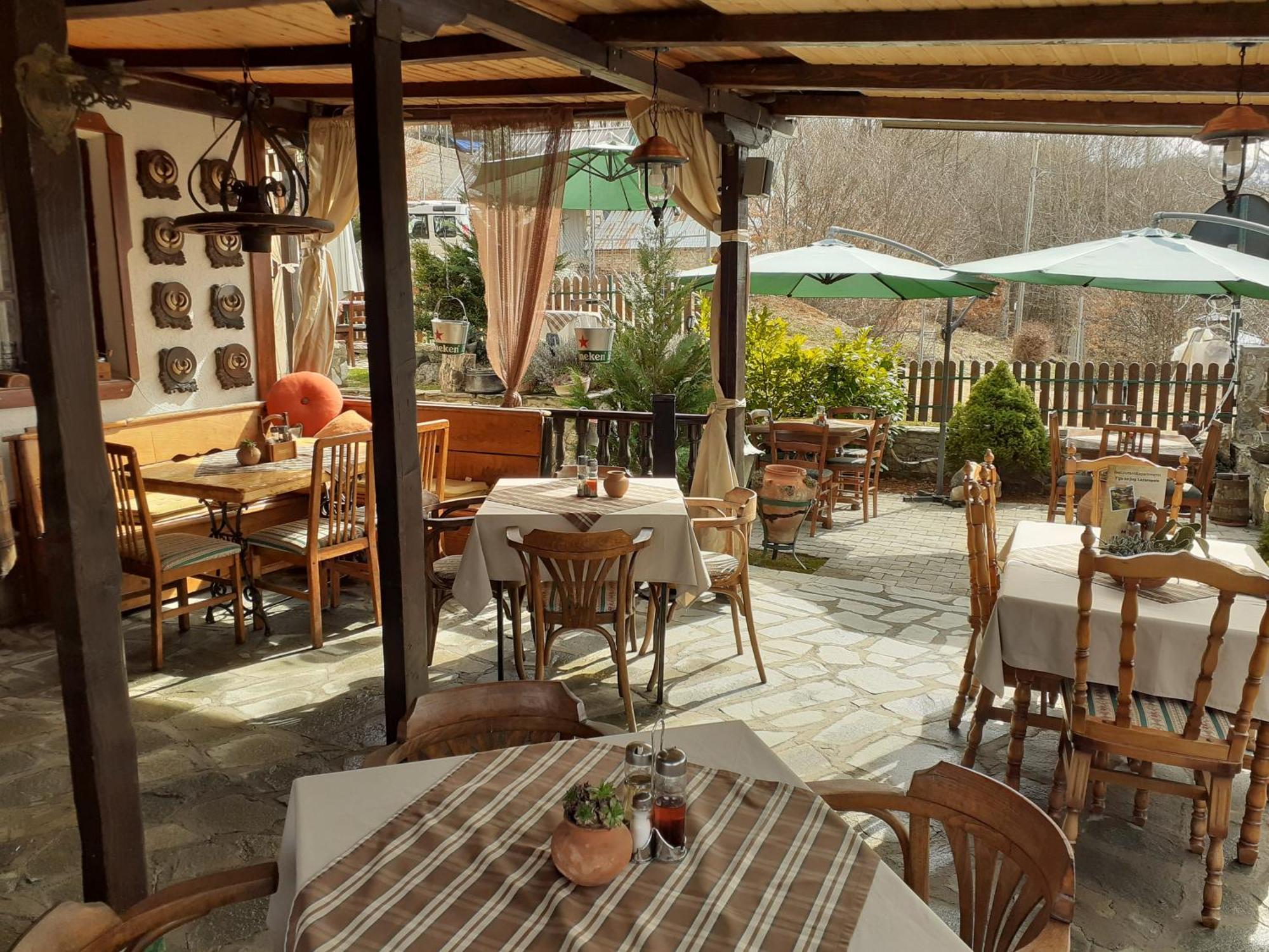Restaurant And Apartments - T'Ga Za Jug Lazaropole Kültér fotó